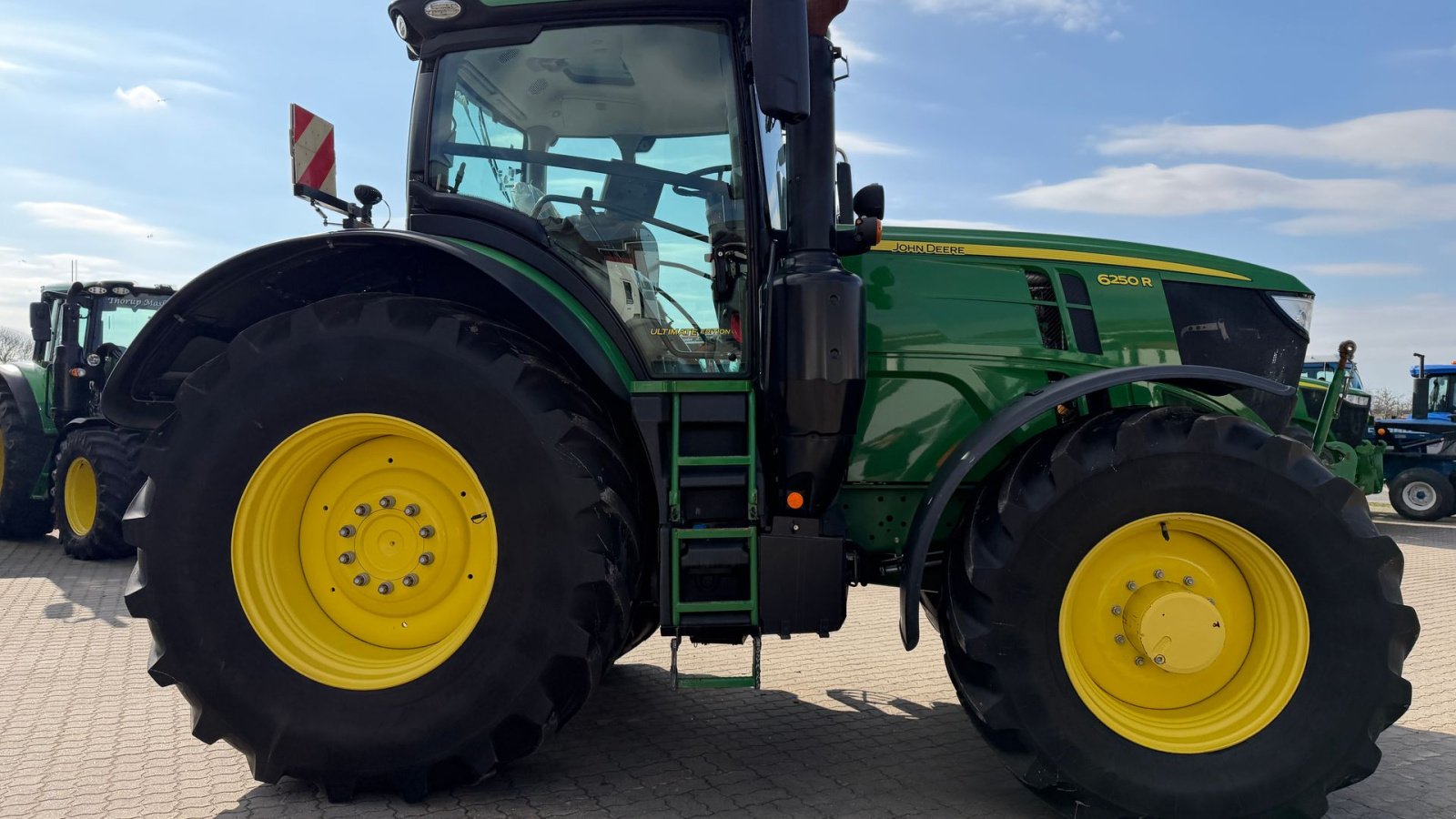 Traktor типа John Deere 6250R Ultimate Edition KUN 4500 TIMER! MED FRONT PTO, COMMANDPRO OG AUTOSTYRING!, Gebrauchtmaschine в Nørager (Фотография 9)