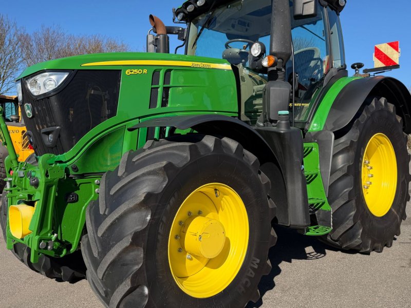 Traktor van het type John Deere 6250R Ultimate Edition KUN 4500 TIMER! MED FRONT PTO, COMMANDPRO OG AUTOSTYRING!, Gebrauchtmaschine in Nørager