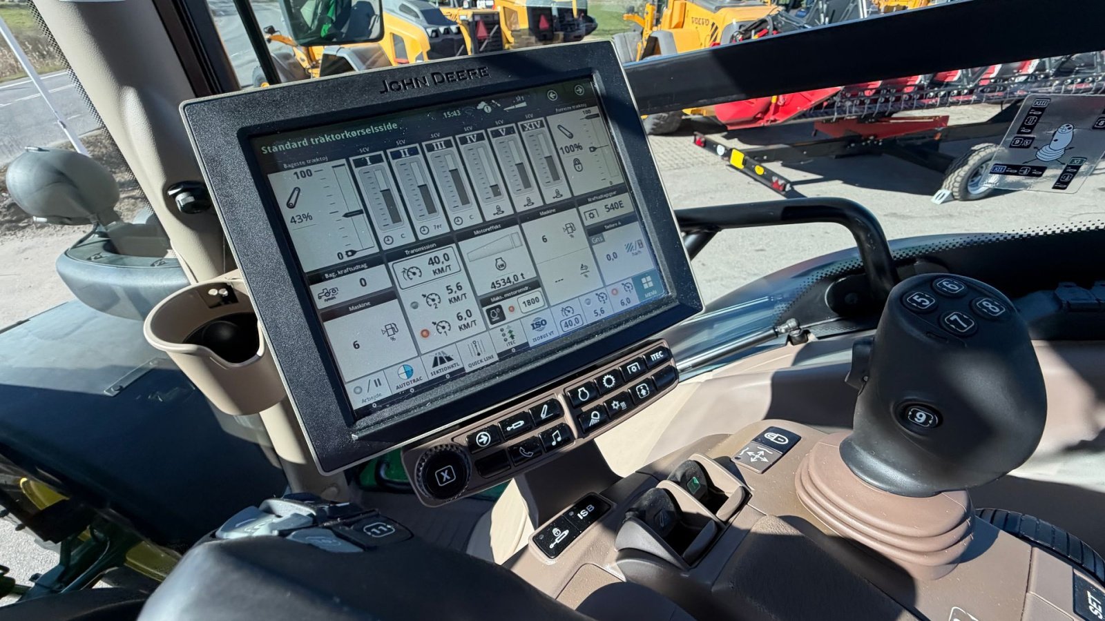 Traktor van het type John Deere 6250R Ultimate Edition KUN 4500 TIMER! MED FRONT PTO, COMMANDPRO OG AUTOSTYRING!, Gebrauchtmaschine in Nørager (Foto 17)