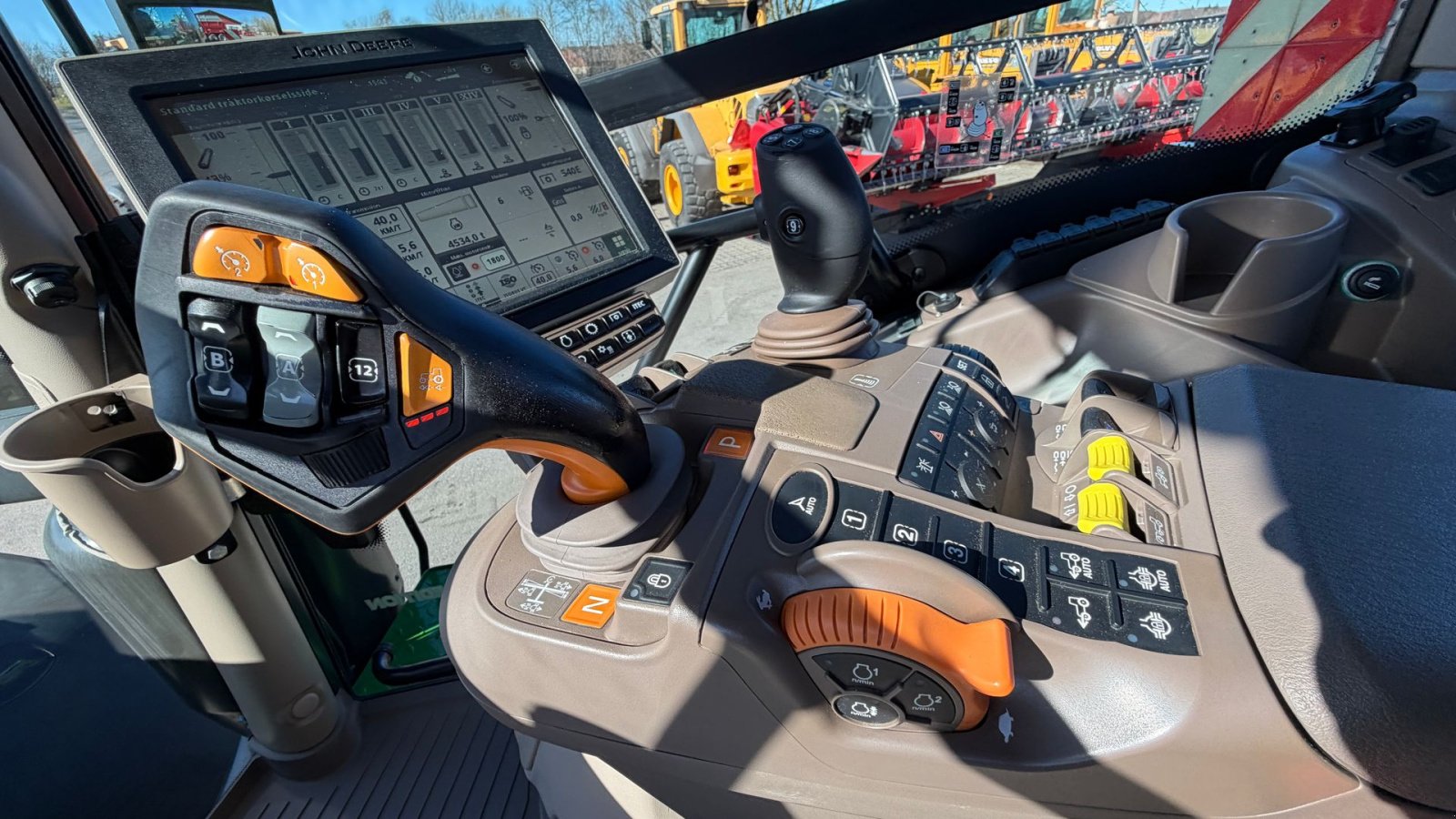 Traktor van het type John Deere 6250R Ultimate Edition KUN 4500 TIMER! MED FRONT PTO, COMMANDPRO OG AUTOSTYRING!, Gebrauchtmaschine in Nørager (Foto 16)