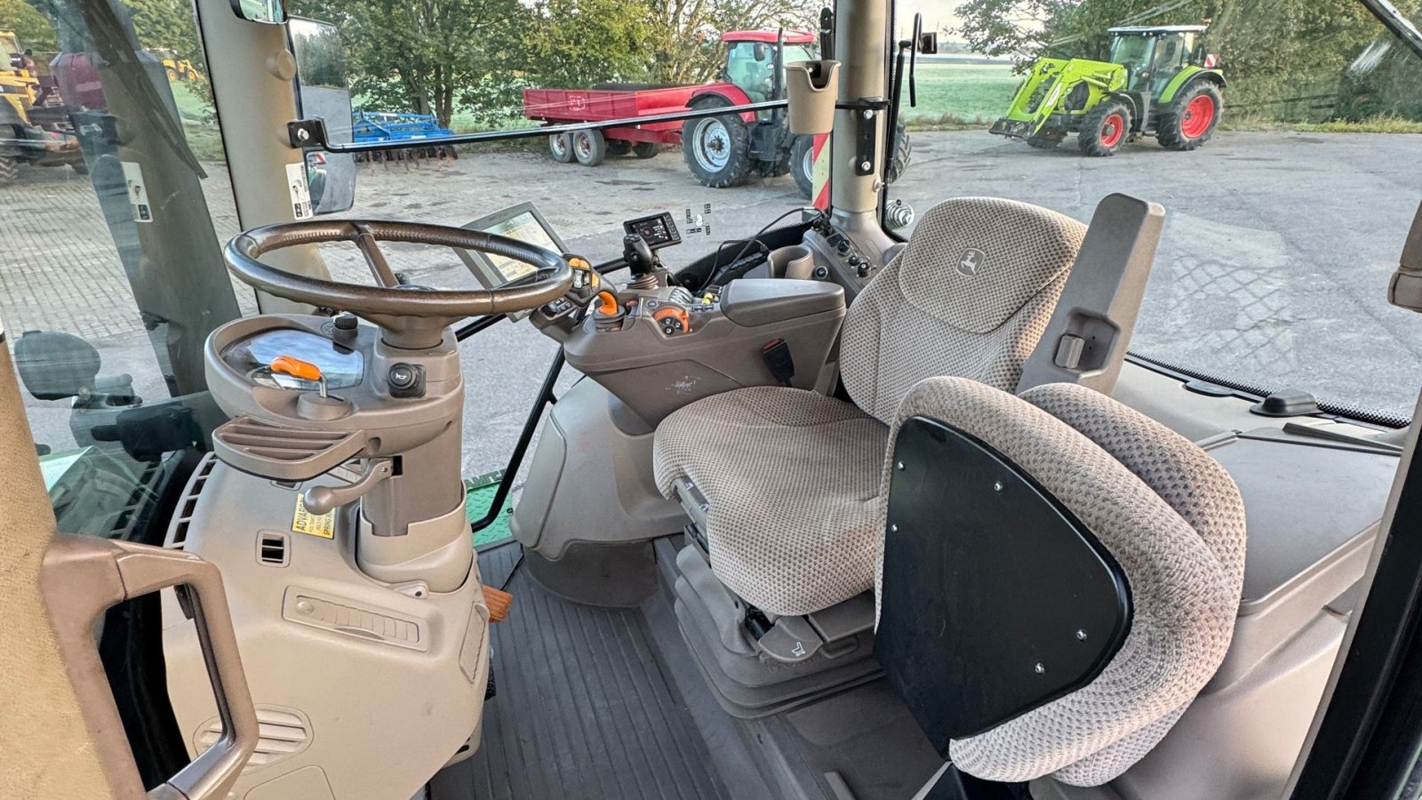 Traktor типа John Deere 6250R Ultimate Edition KUN 5100 TIMER! MED FRONT PTO!, Gebrauchtmaschine в Nørager (Фотография 17)