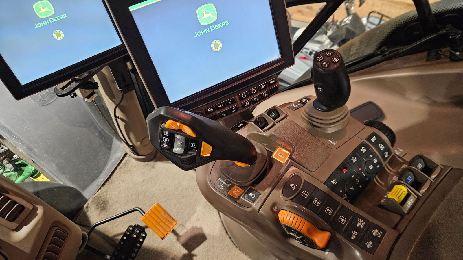 Traktor Türe ait John Deere 6250R Ultimate Edition, Gebrauchtmaschine içinde Nykøbing Falster (resim 5)