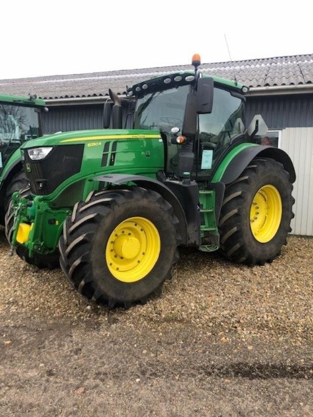 Traktor des Typs John Deere 6250R, Gebrauchtmaschine in Videbæk (Bild 1)