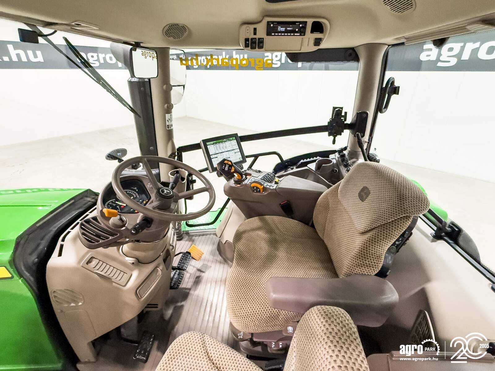 Traktor of the type John Deere 6250R, Gebrauchtmaschine in Csengele (Picture 8)