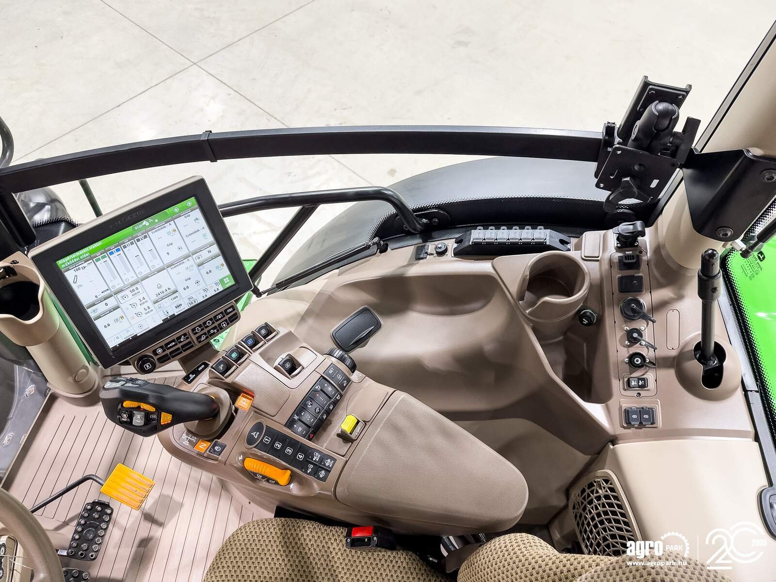 Traktor of the type John Deere 6250R, Gebrauchtmaschine in Csengele (Picture 9)