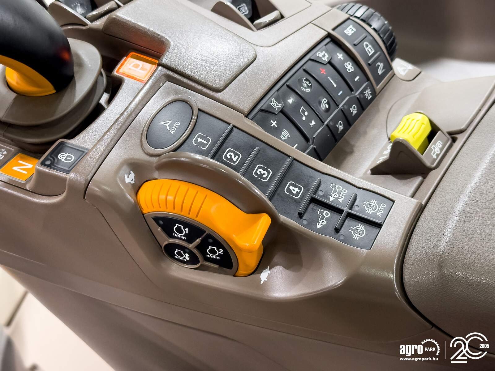 Traktor of the type John Deere 6250R, Gebrauchtmaschine in Csengele (Picture 14)