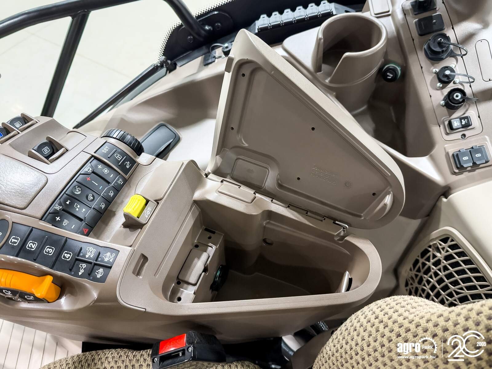 Traktor of the type John Deere 6250R, Gebrauchtmaschine in Csengele (Picture 16)