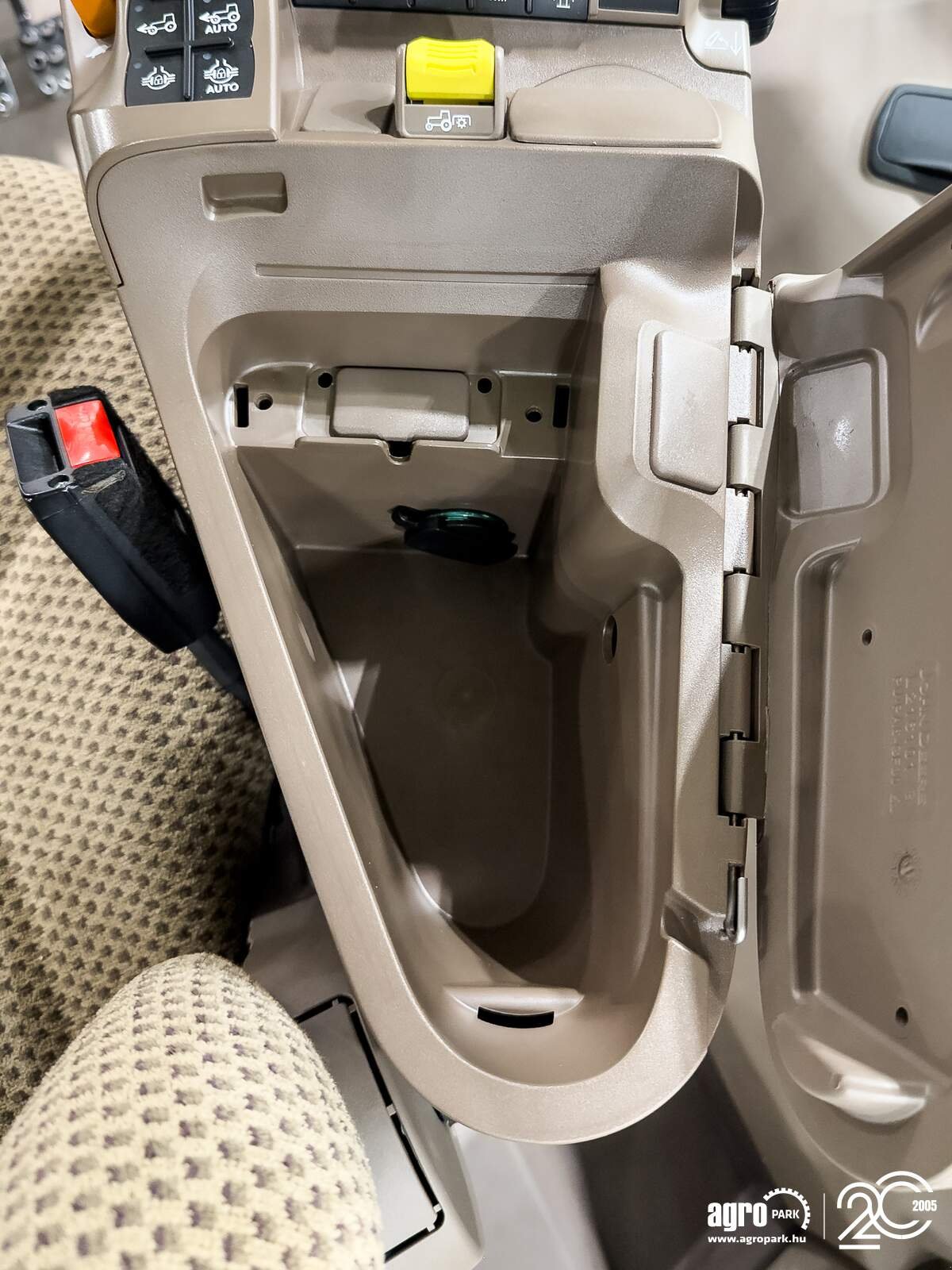 Traktor of the type John Deere 6250R, Gebrauchtmaschine in Csengele (Picture 17)