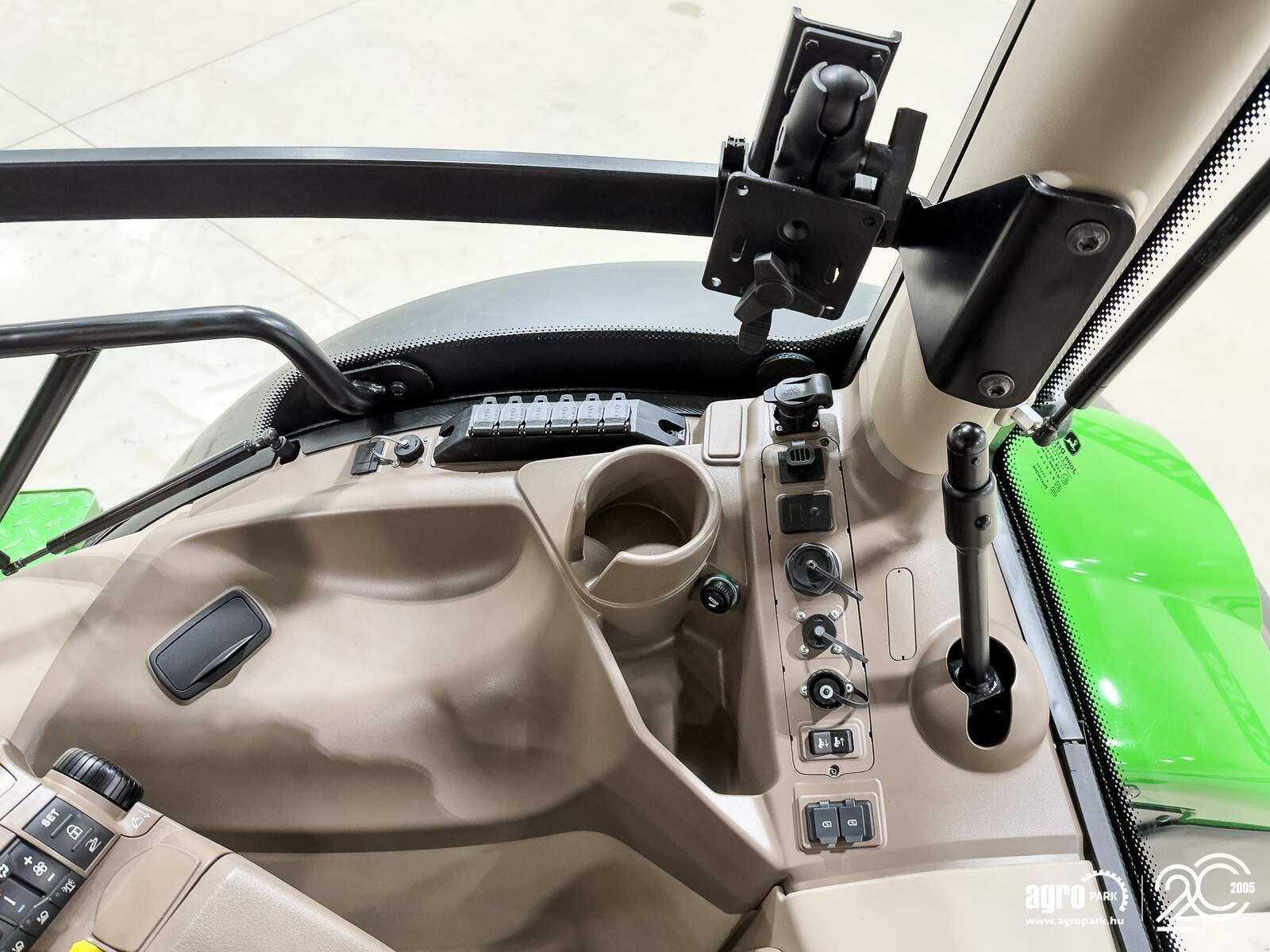 Traktor of the type John Deere 6250R, Gebrauchtmaschine in Csengele (Picture 26)
