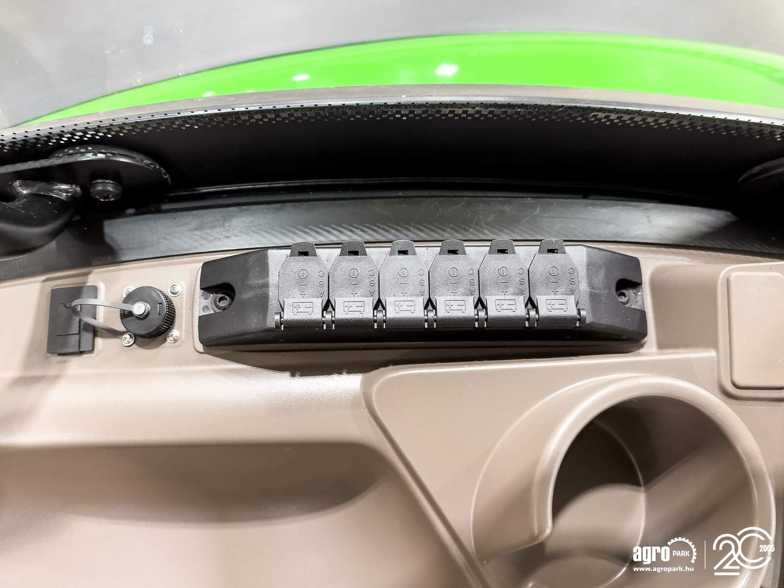 Traktor of the type John Deere 6250R, Gebrauchtmaschine in Csengele (Picture 27)