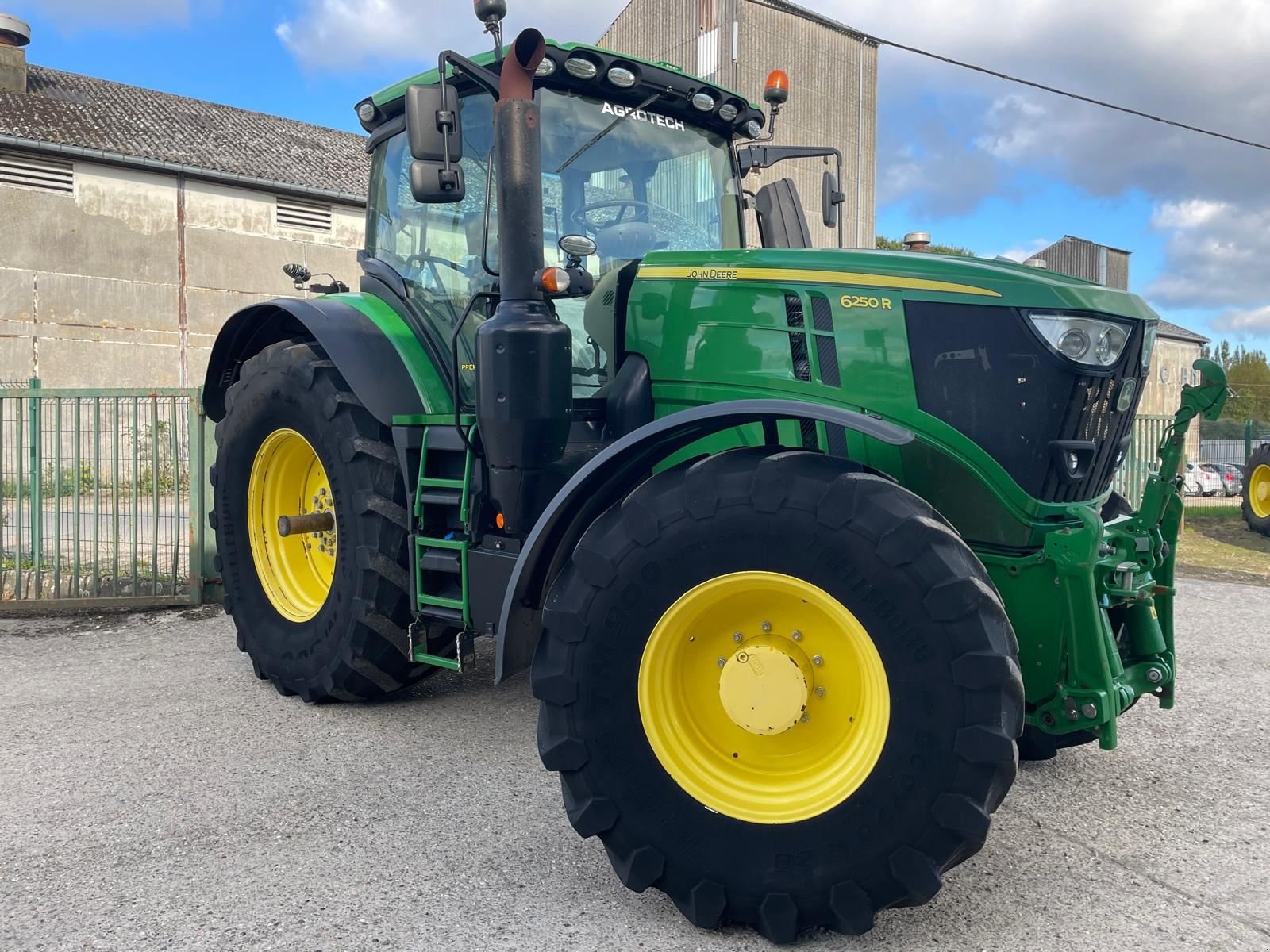 Traktor tipa John Deere 6250R, Gebrauchtmaschine u BOSC LE HARD (Slika 2)