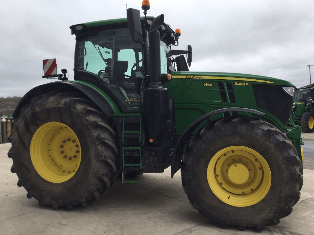 Traktor типа John Deere 6250R, Gebrauchtmaschine в azerailles (Фотография 4)
