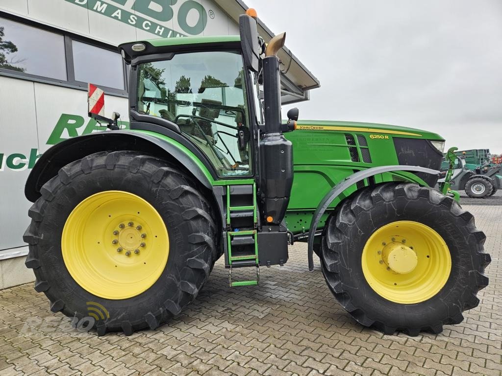 Traktor типа John Deere 6250R, Gebrauchtmaschine в Neuenkirchen-Vörden (Фотография 4)