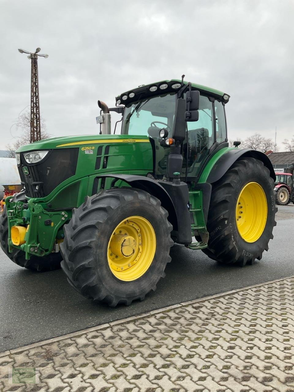 Traktor des Typs John Deere 6250R, Mietmaschine in Leubsdorf (Bild 1)