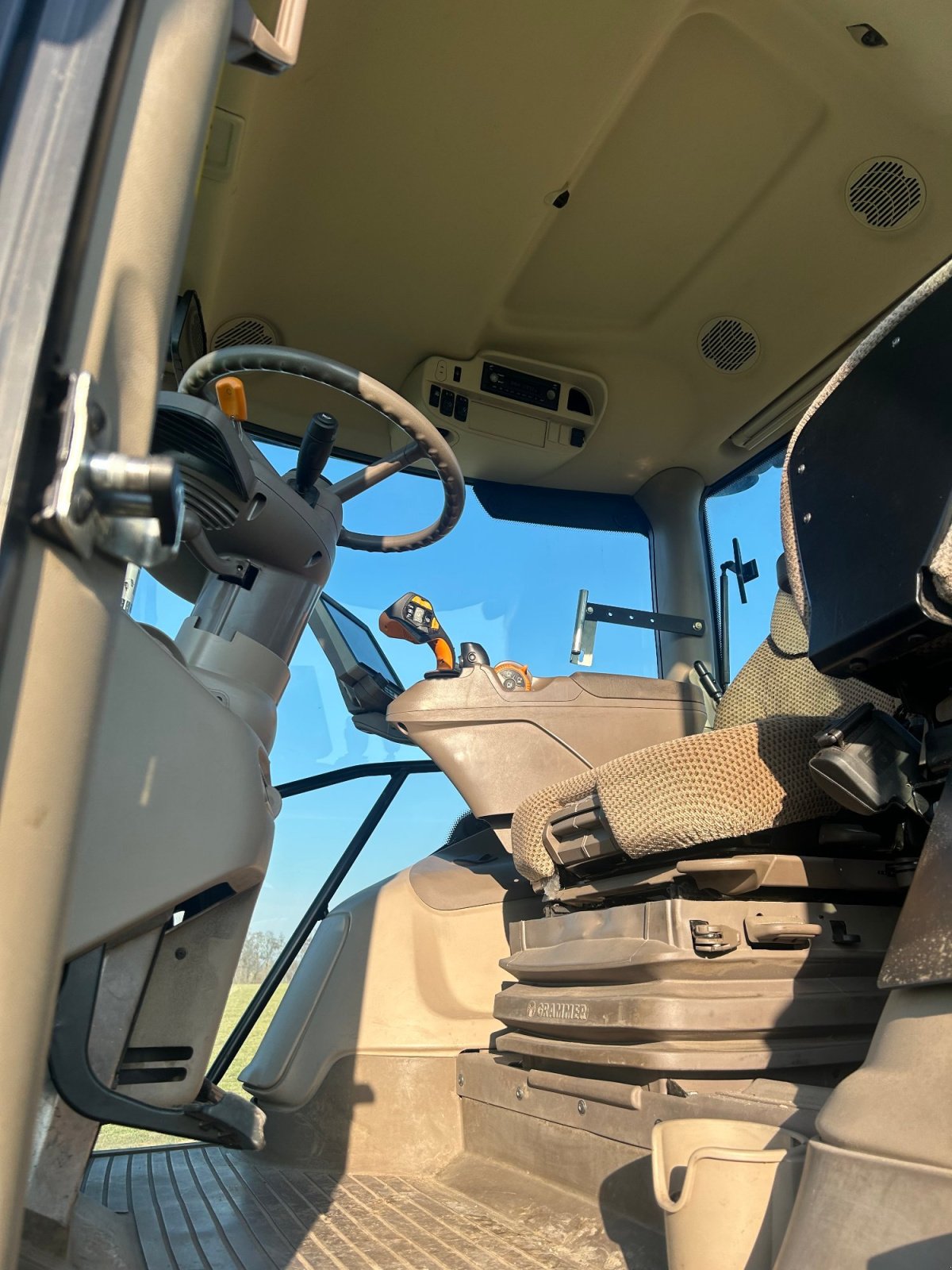 Traktor van het type John Deere 6250R, Gebrauchtmaschine in Potsdam (Foto 12)