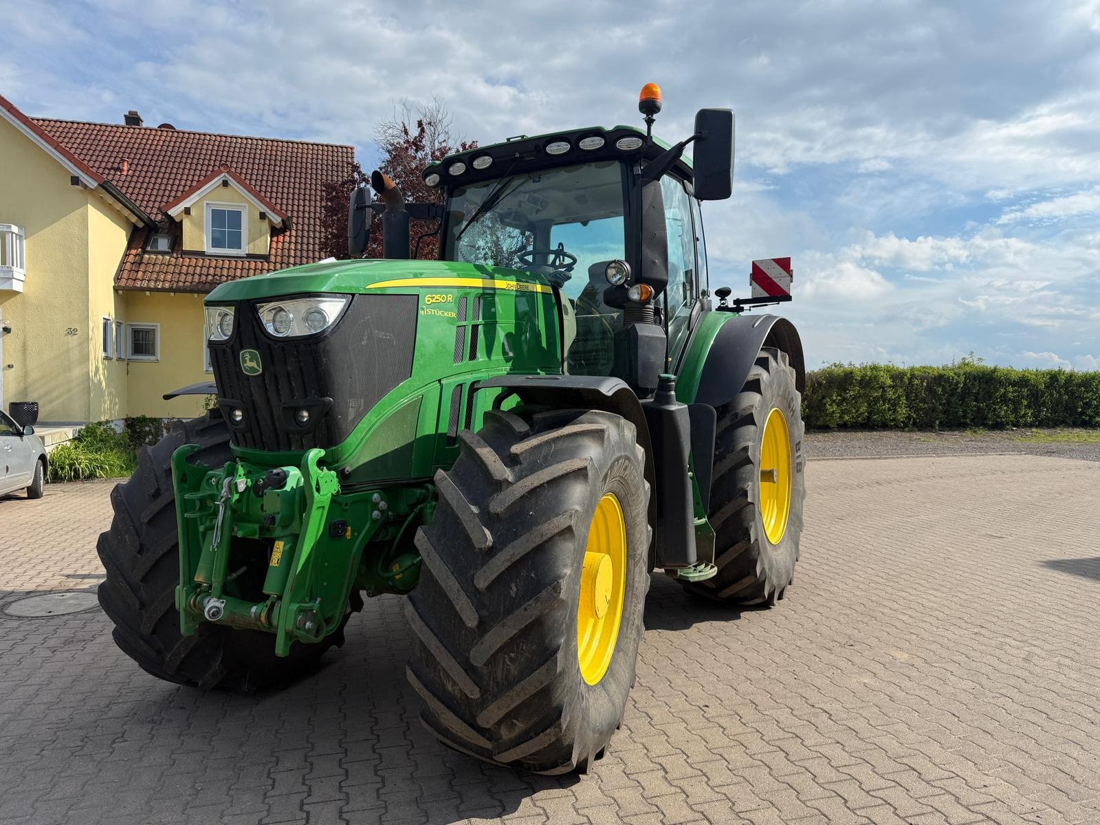 Traktor des Typs John Deere 6250R, Gebrauchtmaschine in Landsberg OT Niemberg (Bild 1)