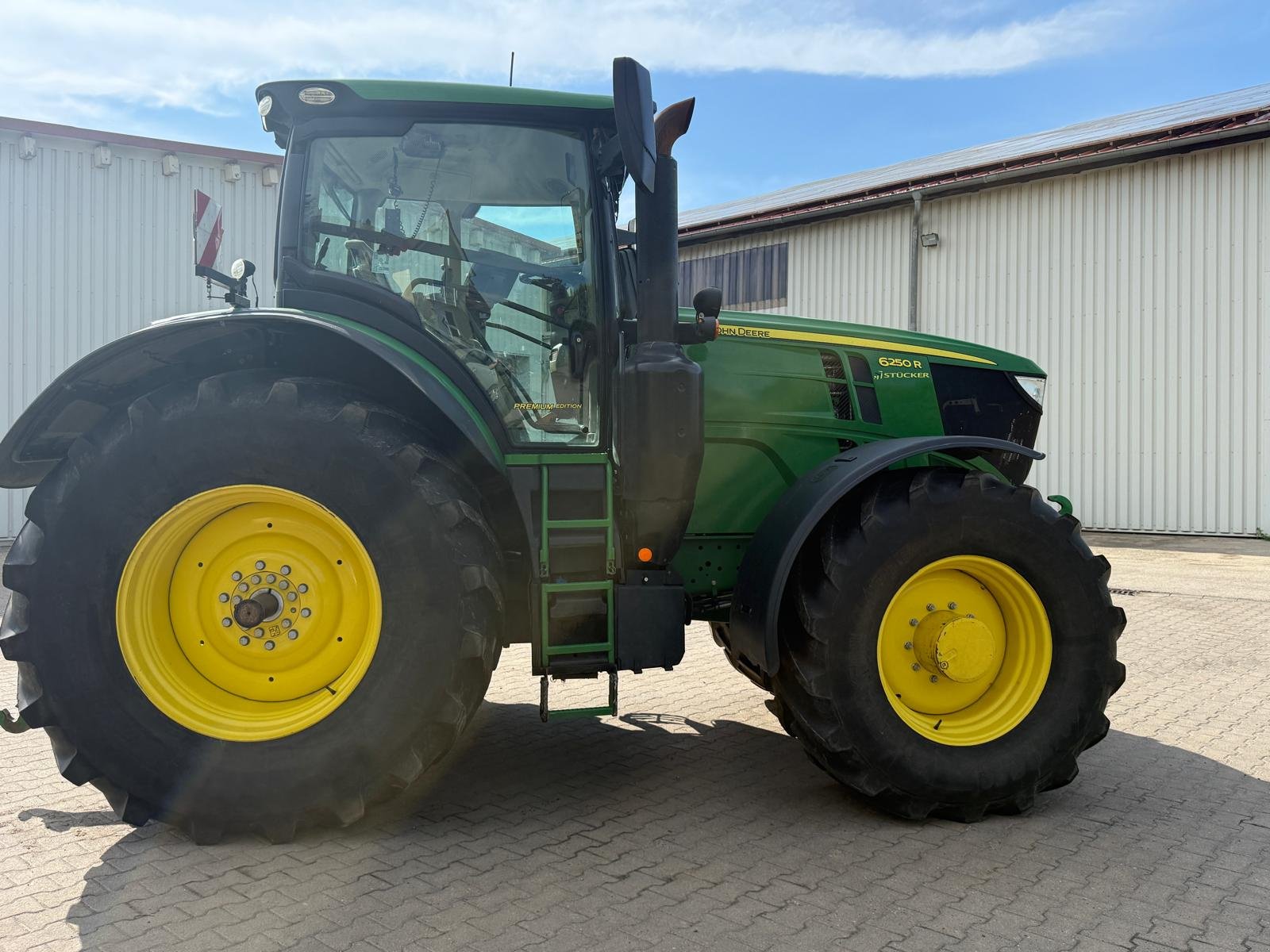 Traktor des Typs John Deere 6250R, Gebrauchtmaschine in Landsberg OT Niemberg (Bild 2)