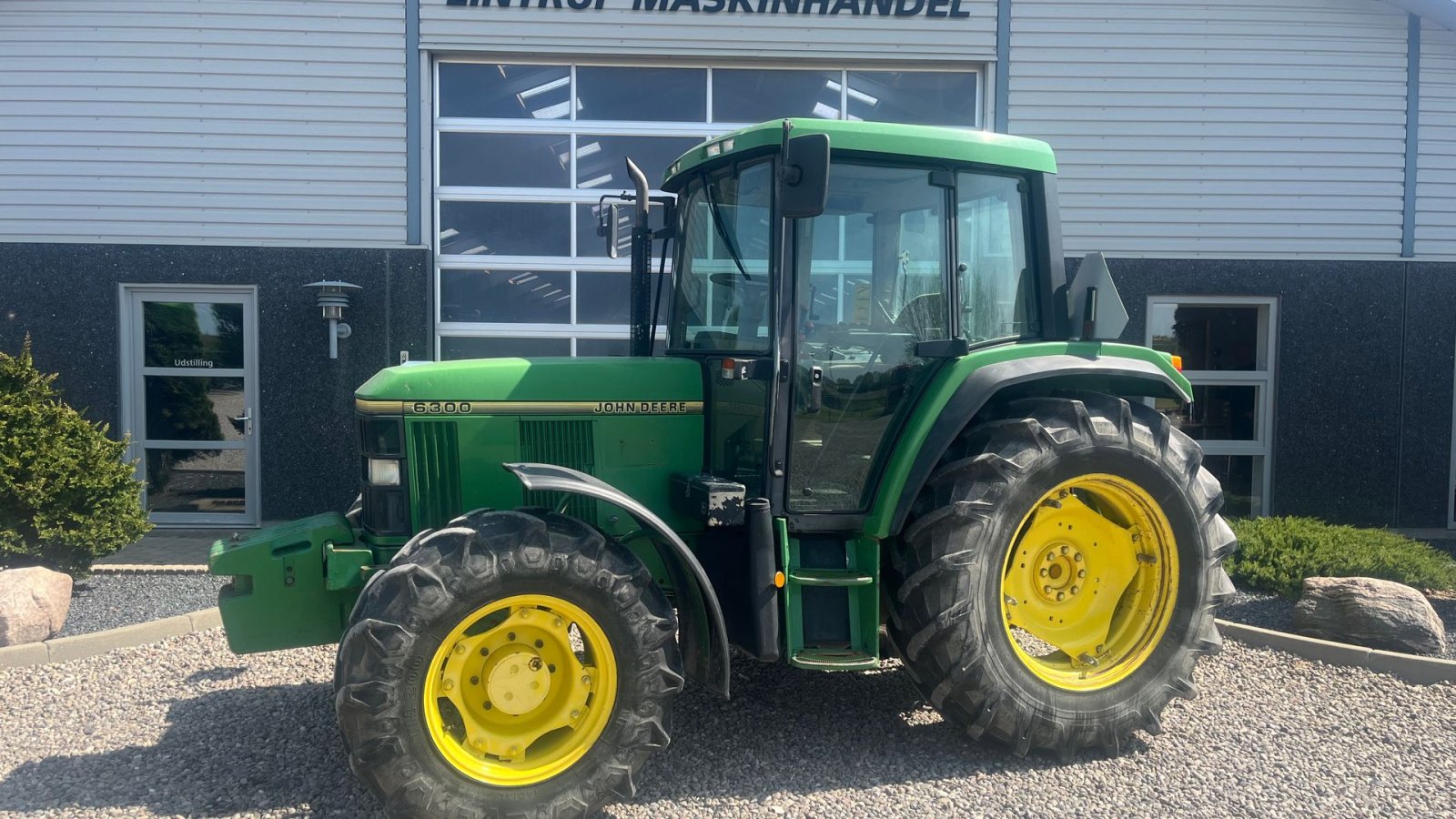 Traktor от тип John Deere 6300 Meget velholdt traktor. Samme ejer de sidste 29år, Gebrauchtmaschine в Lintrup (Снимка 1)