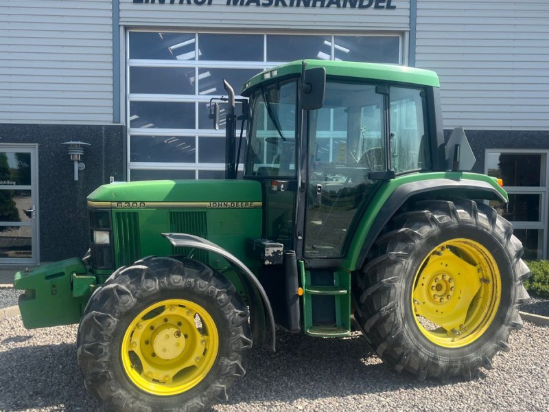 Traktor от тип John Deere 6300 Meget velholdt traktor. Samme ejer de sidste 29år, Gebrauchtmaschine в Lintrup (Снимка 1)