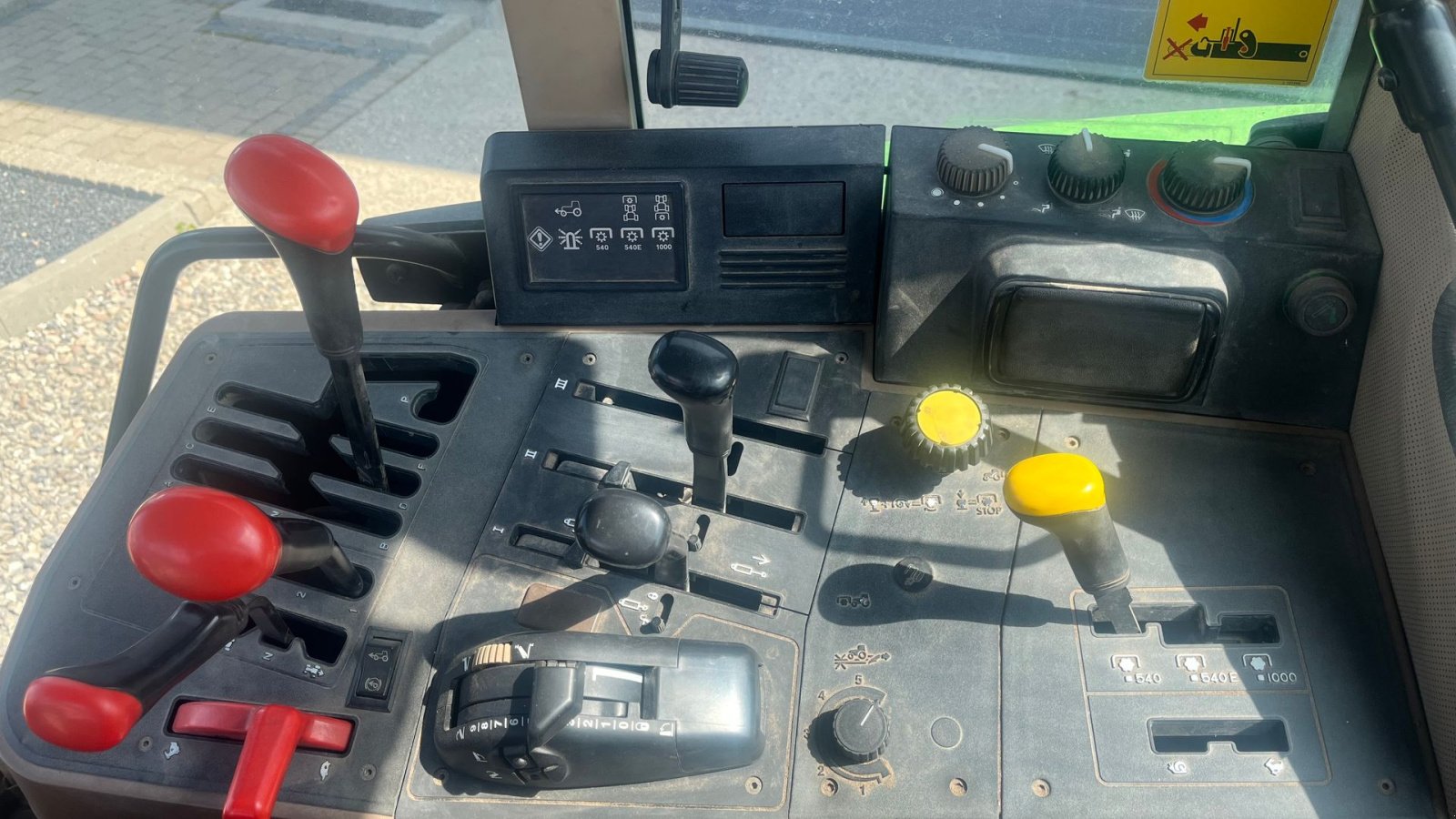 Traktor от тип John Deere 6300 Meget velholdt traktor. Samme ejer de sidste 29år, Gebrauchtmaschine в Lintrup (Снимка 7)