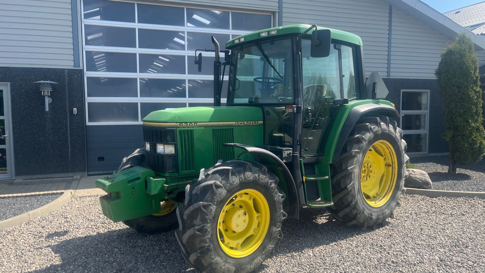 Traktor от тип John Deere 6300 Meget velholdt traktor. Samme ejer de sidste 29år, Gebrauchtmaschine в Lintrup (Снимка 2)