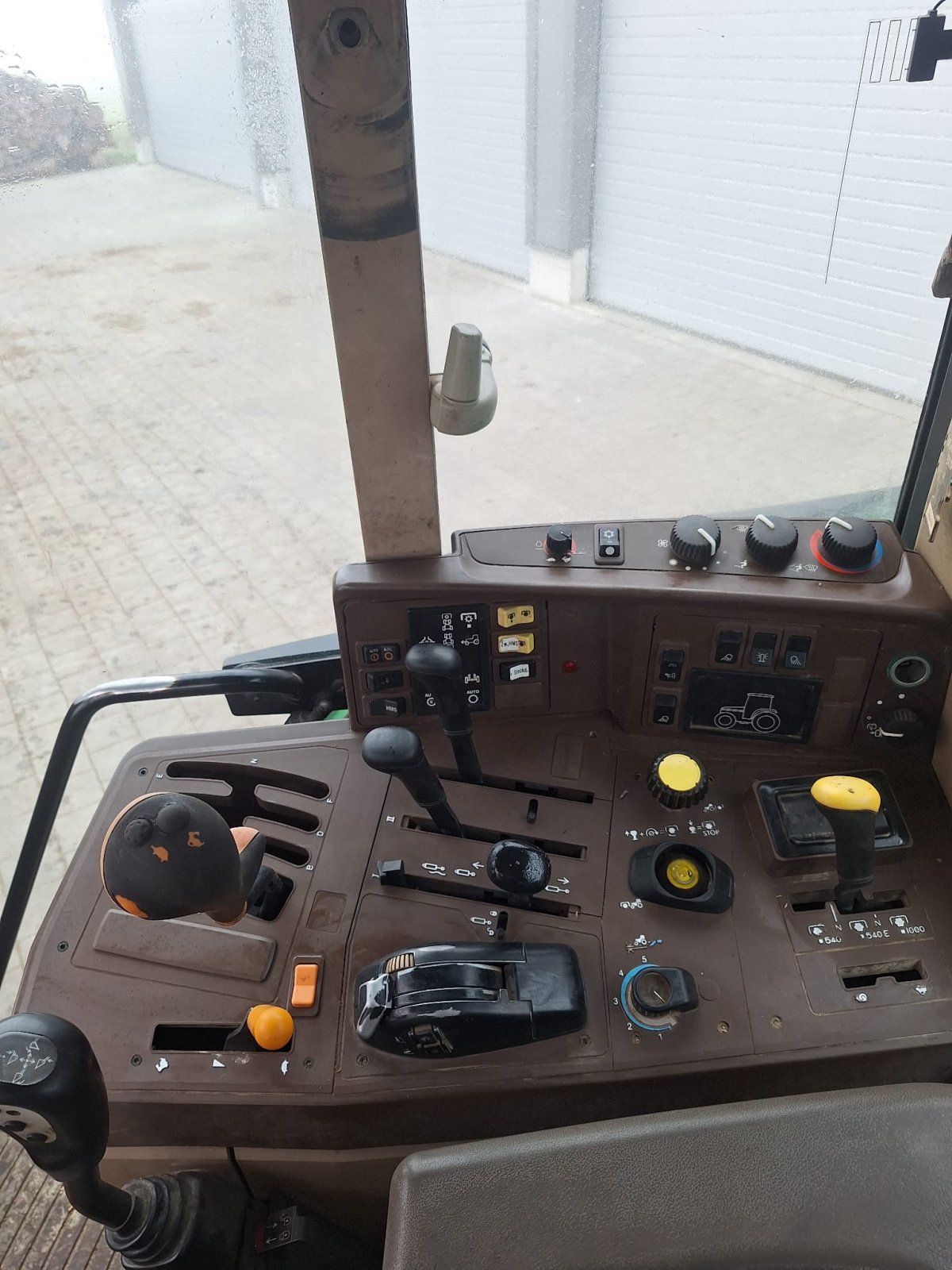 Traktor des Typs John Deere 6310 Premium, Gebrauchtmaschine in Ingoldingen (Bild 2)