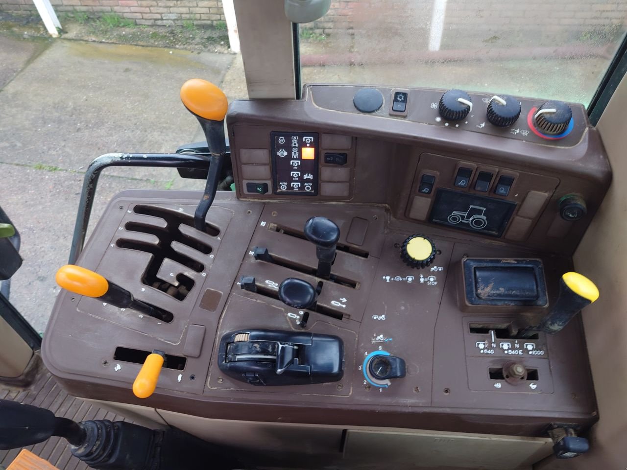 Traktor типа John Deere 6310, Gebrauchtmaschine в Wieringerwerf (Фотография 10)