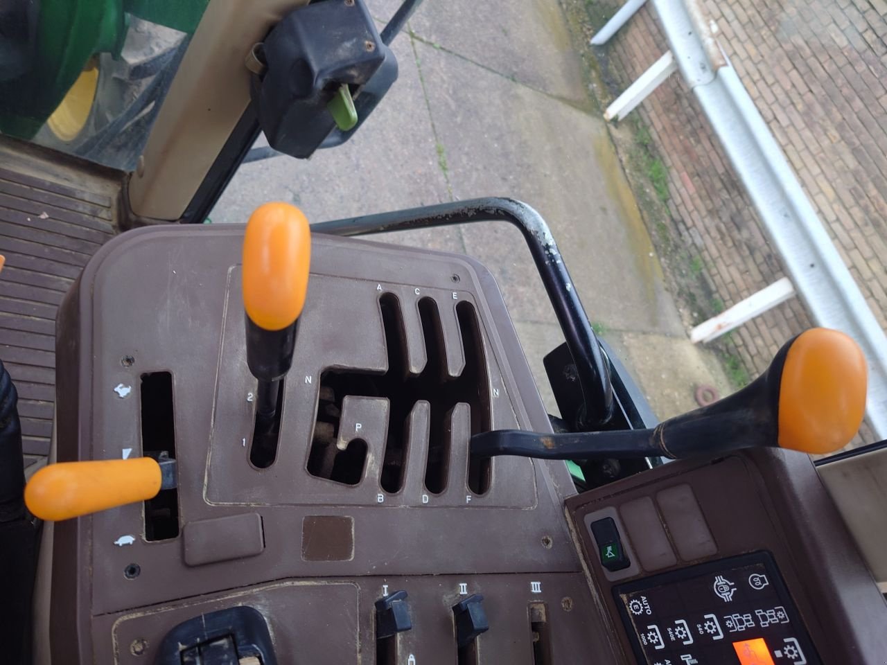 Traktor типа John Deere 6310, Gebrauchtmaschine в Wieringerwerf (Фотография 9)