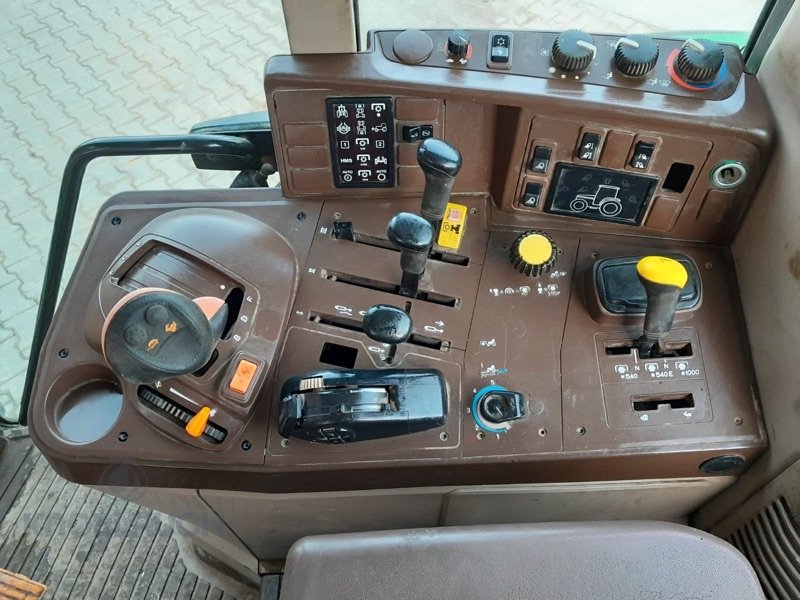 Traktor типа John Deere 6320 Premium, Gebrauchtmaschine в Stockach (Фотография 3)