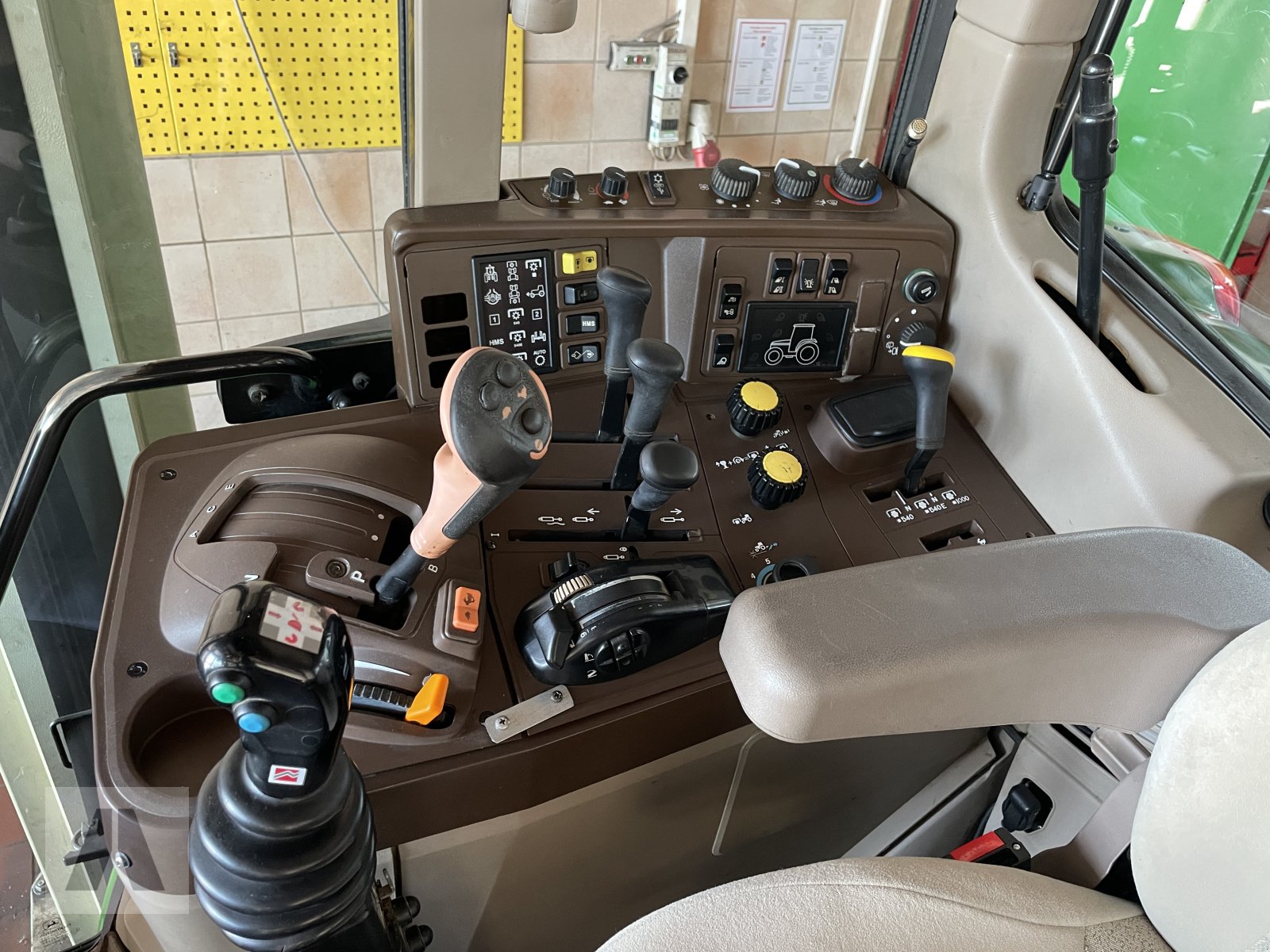 Traktor типа John Deere 6320, Gebrauchtmaschine в Eggenfelden (Фотография 26)