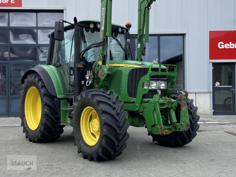 John Deere 6320, Gebrauchtmaschine, Baujahr: 2003, Betriebsstunden: 9530 Stunden (Bild 1) Traktor des Typs John Deere 6320, Gebrauchtmaschine in Burgkirchen (Bild 1)