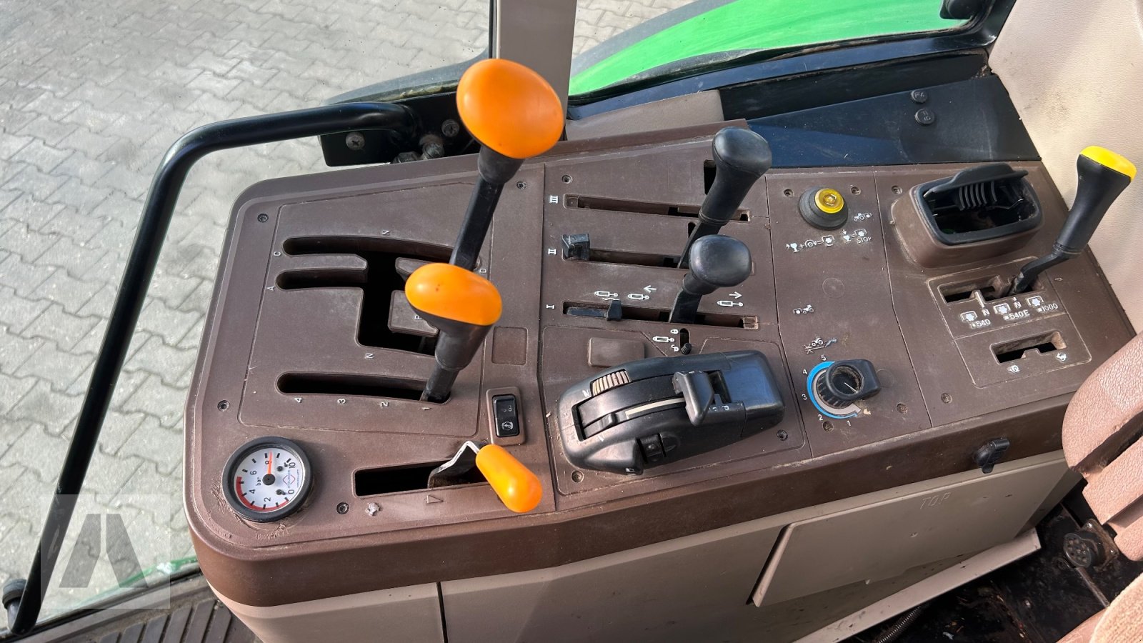 Traktor от тип John Deere 6320SE, Gebrauchtmaschine в Regensburg (Снимка 14)