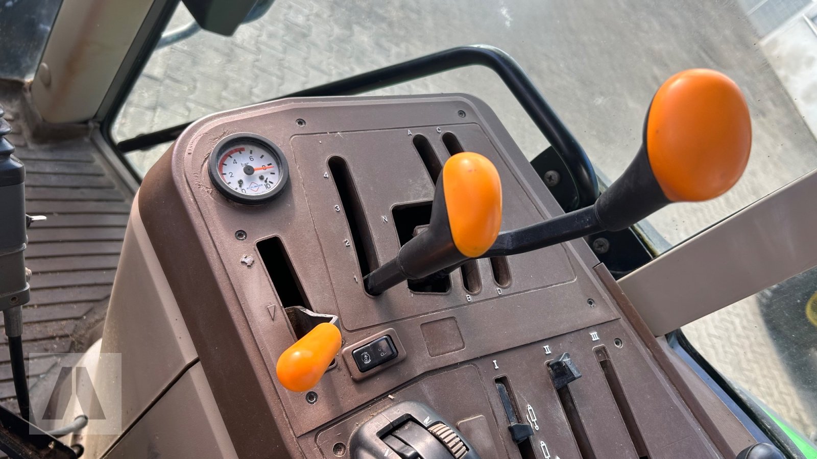 Traktor от тип John Deere 6320SE, Gebrauchtmaschine в Regensburg (Снимка 16)