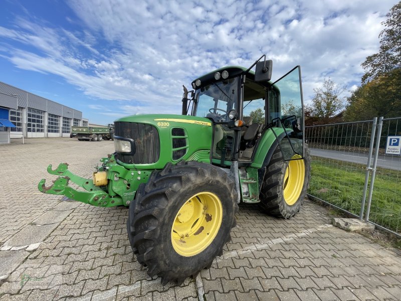 Traktor des Typs John Deere 6330 Premium, Gebrauchtmaschine in Bad Kötzting (Bild 1)