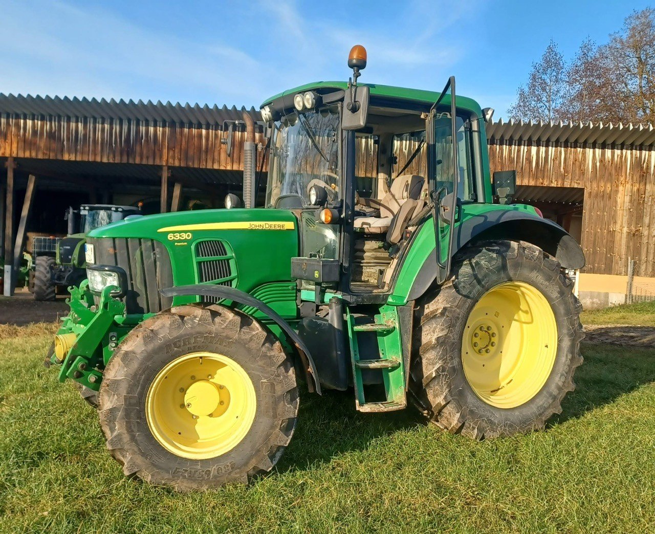 Traktor tipa John Deere 6330 Premium, Gebrauchtmaschine u Ansbach (Slika 1)