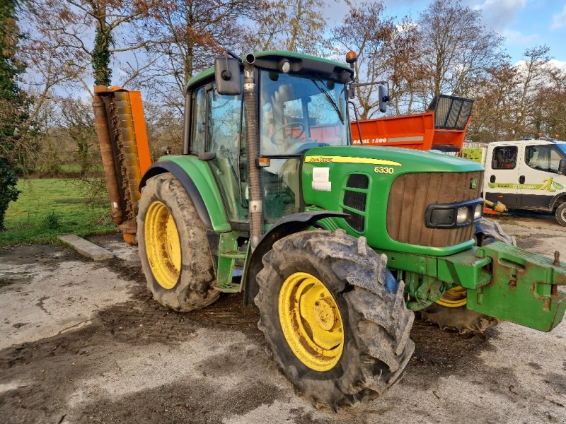 Traktor от тип John Deere 6330 STD, Gebrauchtmaschine в VALOGNES (Снимка 1)