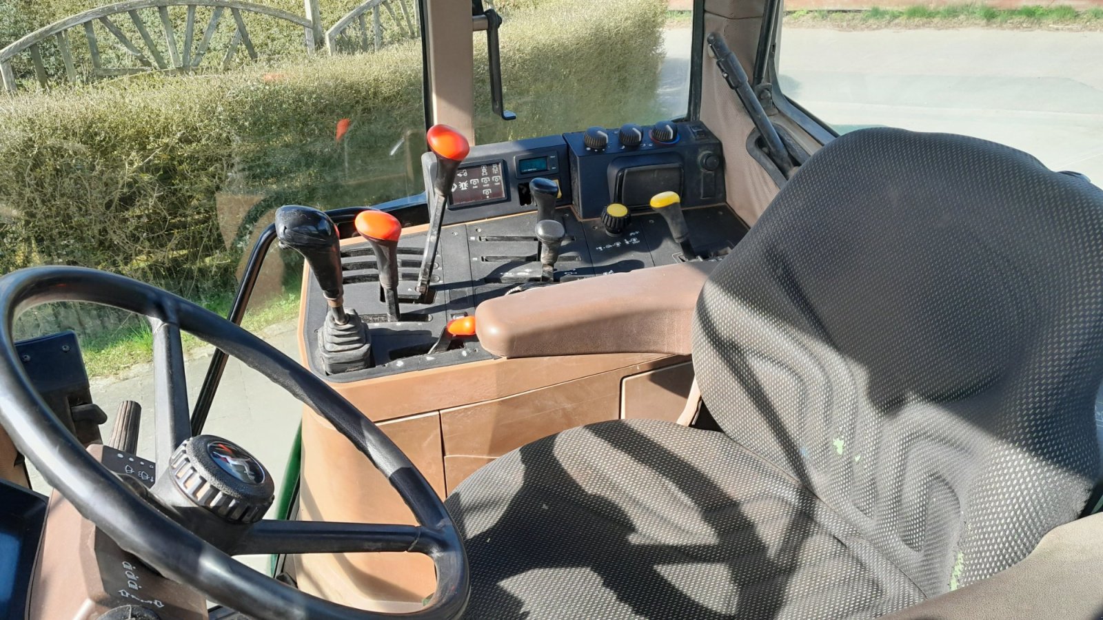 Traktor типа John Deere 6400, Gebrauchtmaschine в Poppenricht (Фотография 6)