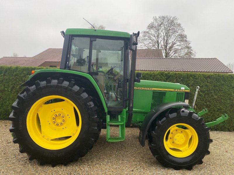 Traktor des Typs John Deere 6400, Gebrauchtmaschine in Landau an der Isar  (Bild 1)