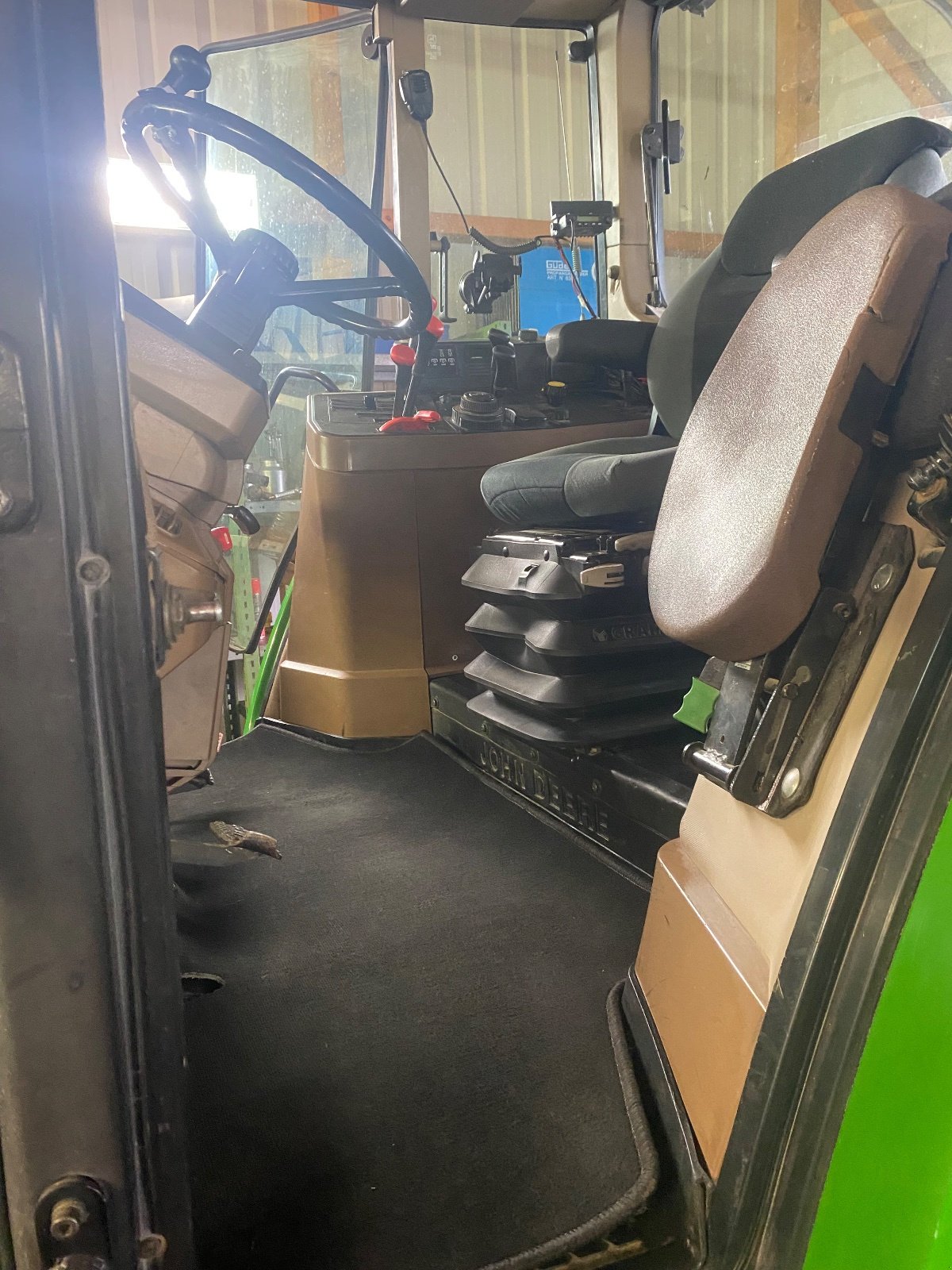 Traktor des Typs John Deere 6400, Gebrauchtmaschine in Landau an der Isar  (Bild 3)