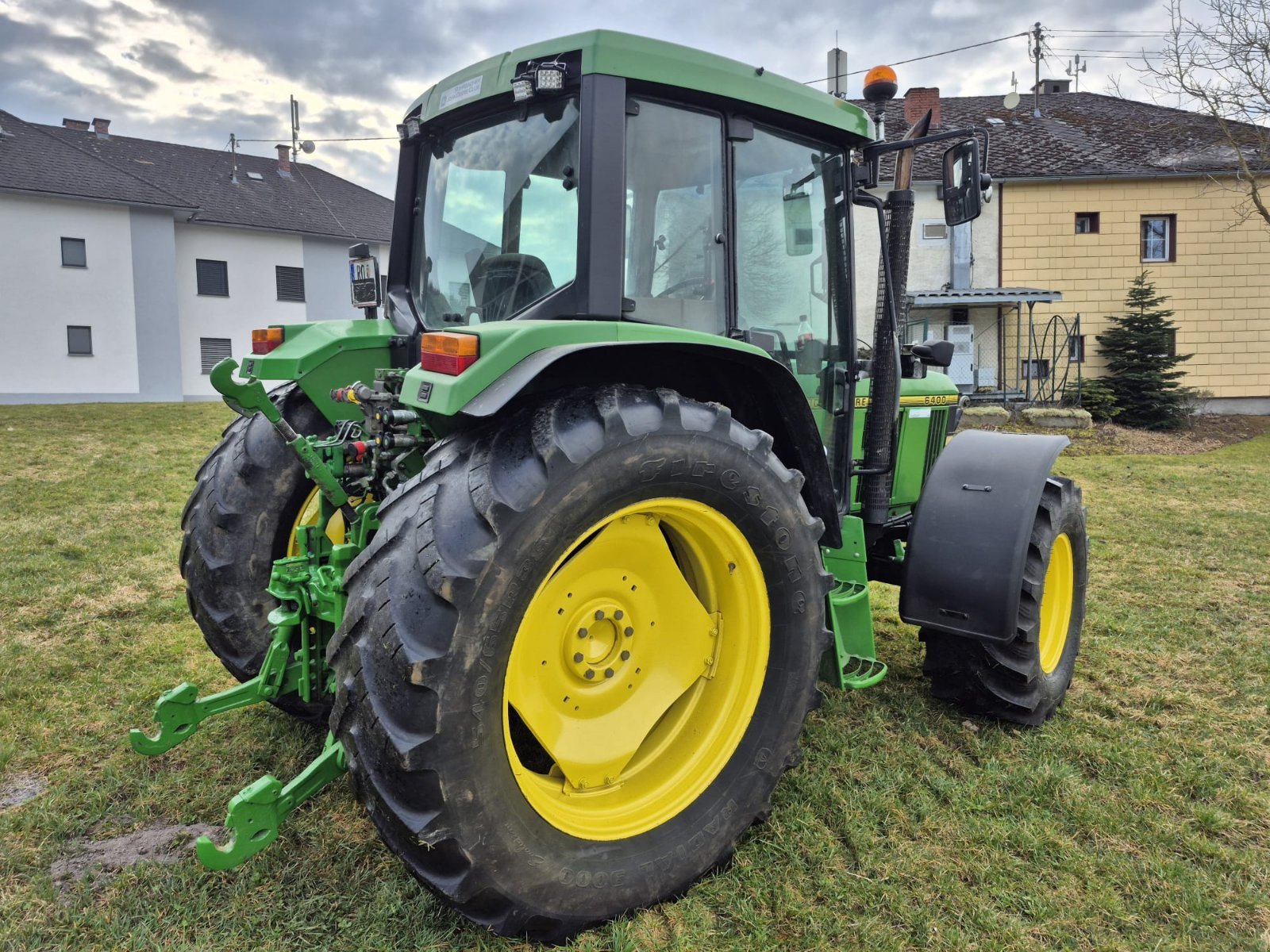 Traktor des Typs John Deere 6400, Gebrauchtmaschine in Oepping  (Bild 4)