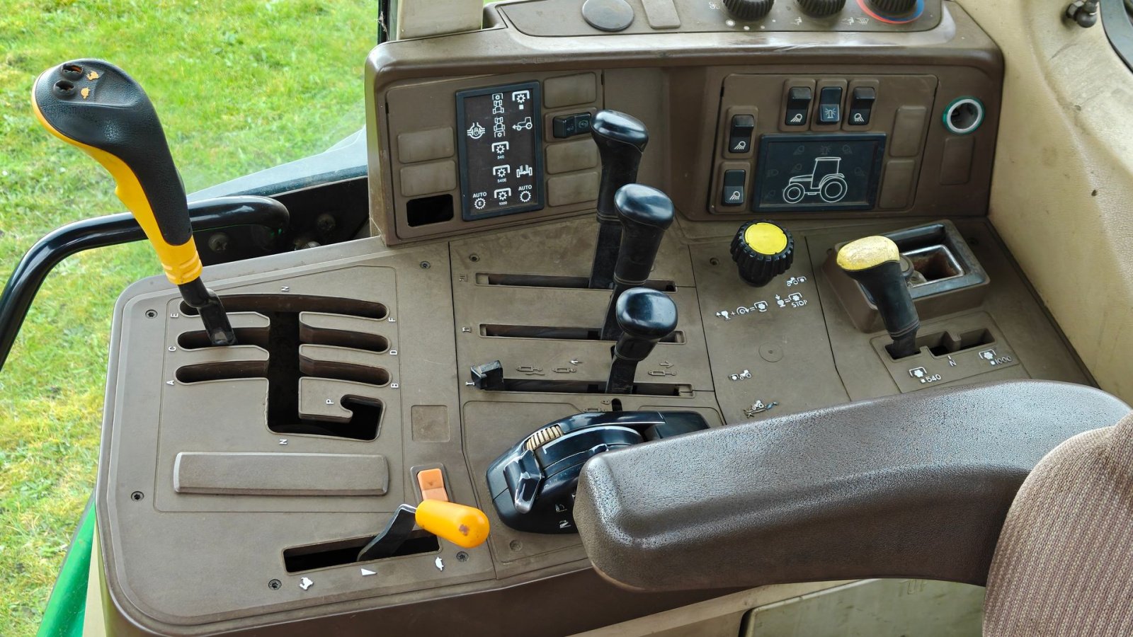 Traktor типа John Deere 6410, Gebrauchtmaschine в Holstebro (Фотография 7)