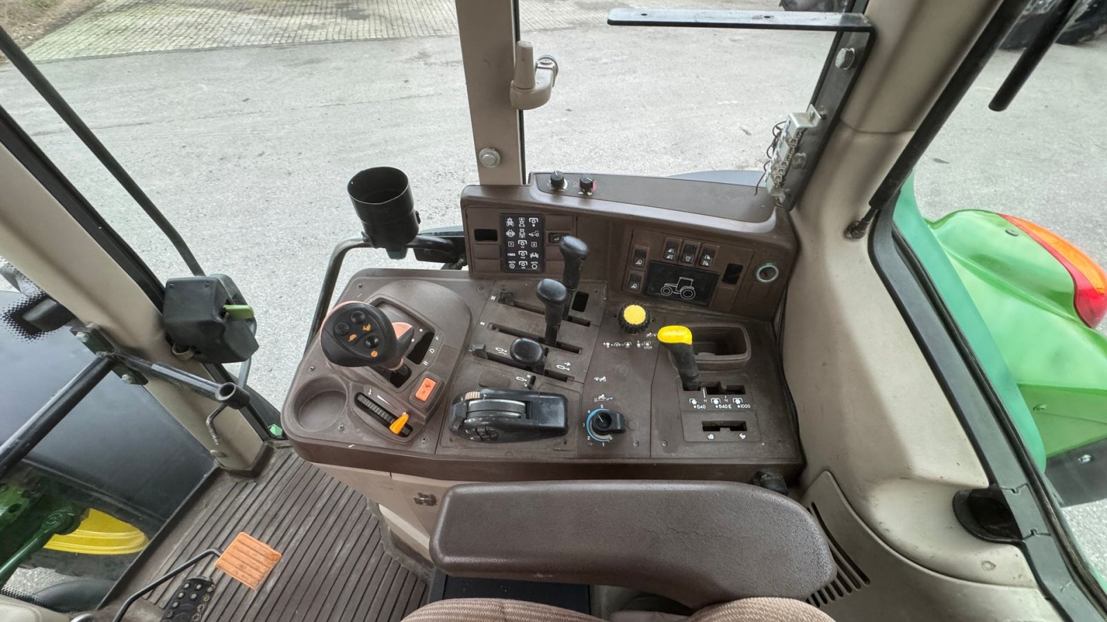 Traktor del tipo John Deere 6420 MED TLS AFFJEDRET FORAKSEL!, Gebrauchtmaschine en Nørager (Imagen 16)