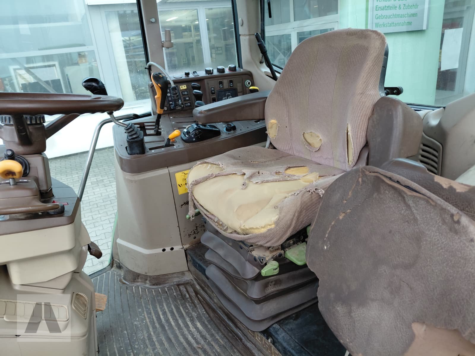 Traktor des Typs John Deere 6420, Gebrauchtmaschine in Regensburg (Bild 12)