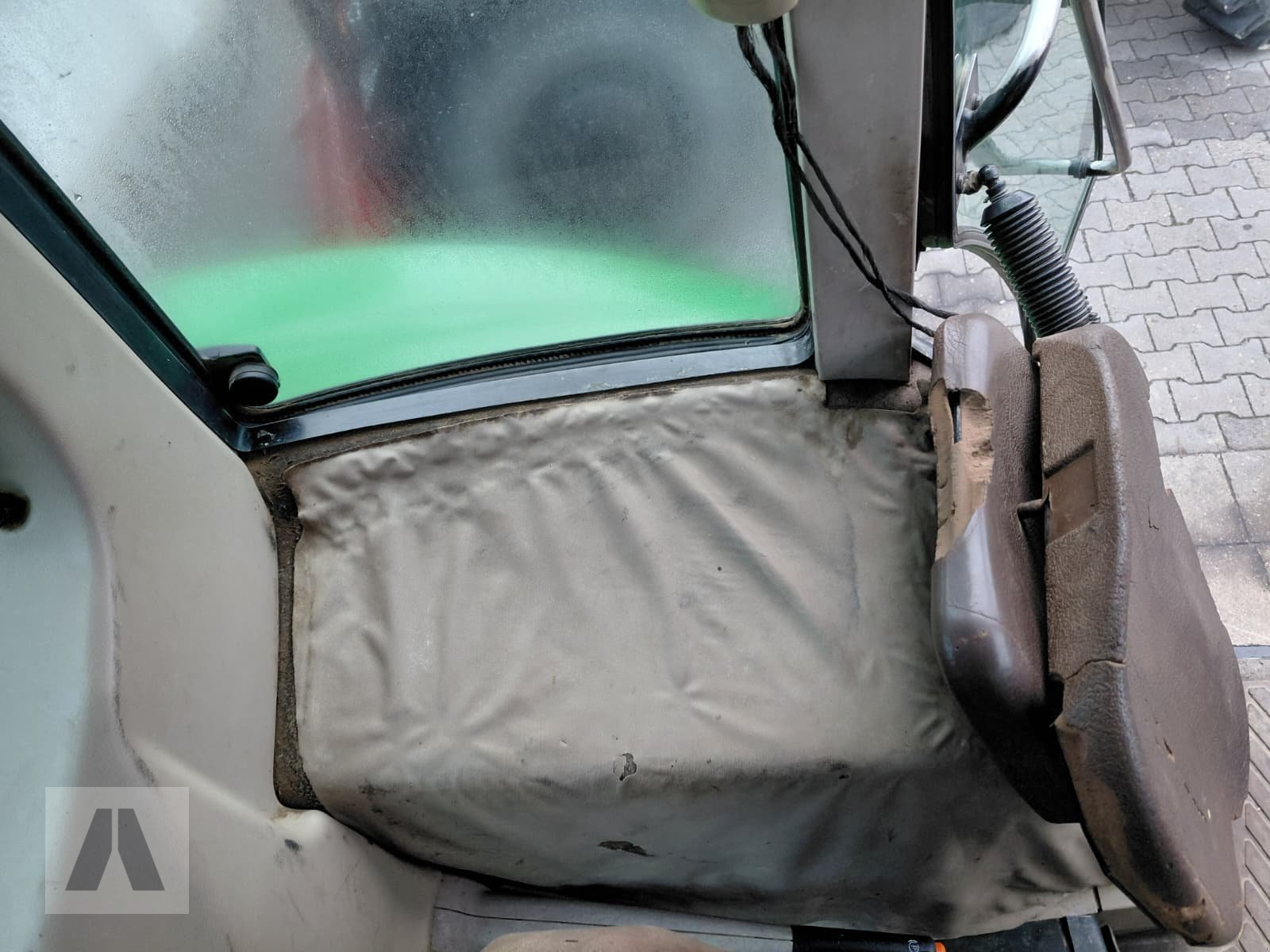 Traktor des Typs John Deere 6420, Gebrauchtmaschine in Regensburg (Bild 15)