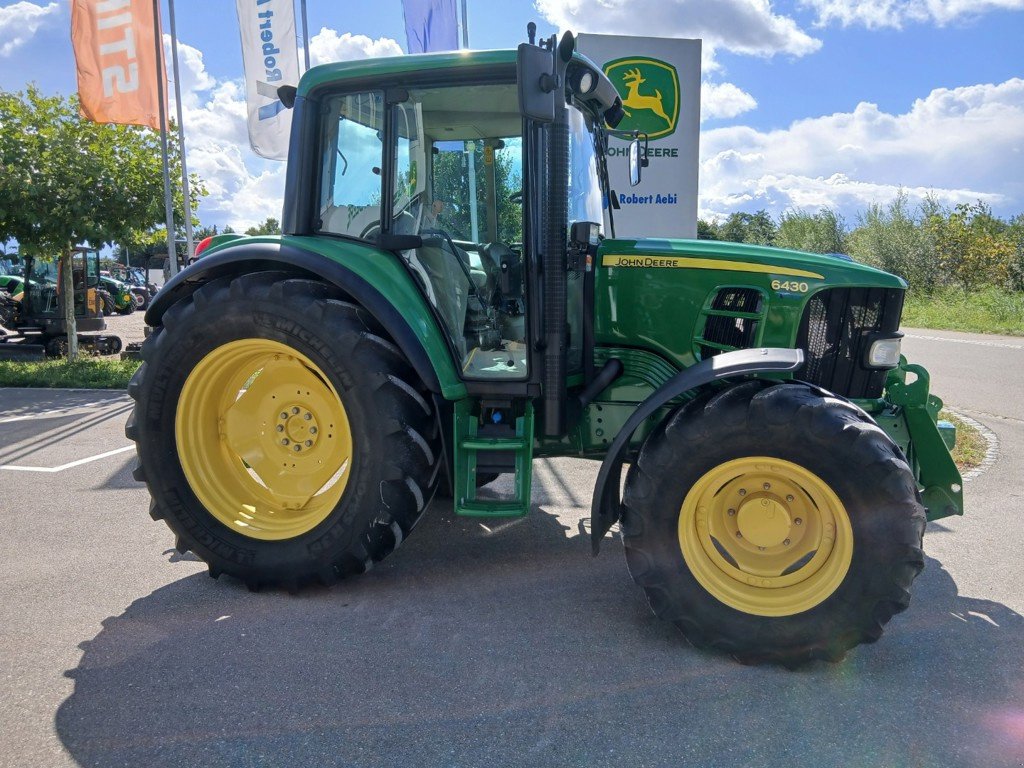 Traktor типа John Deere 6430 Standard, Gebrauchtmaschine в Lengnau (Фотография 2)