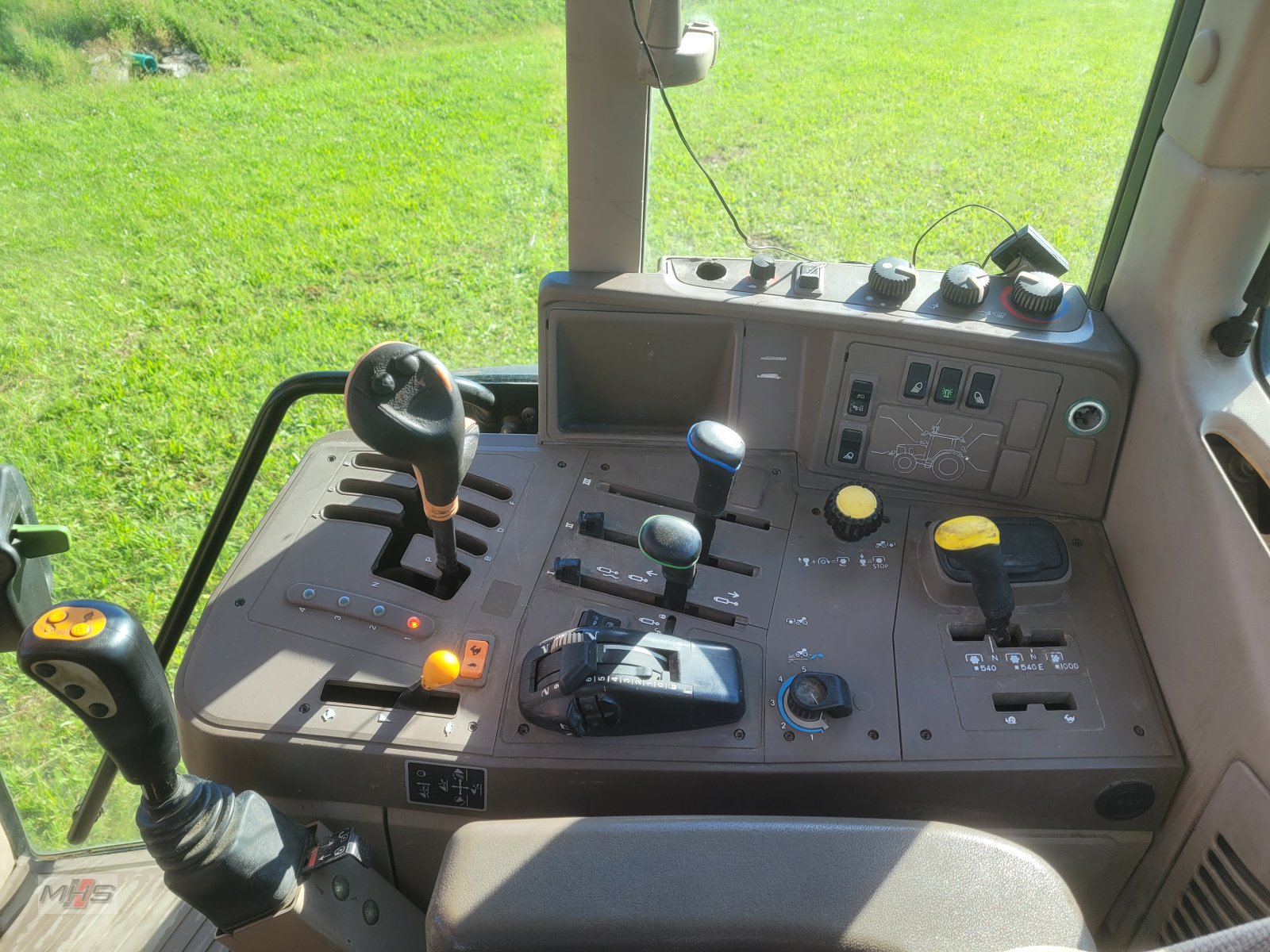 Traktor от тип John Deere 6430, Gebrauchtmaschine в Engen-Welschingen (Снимка 13)