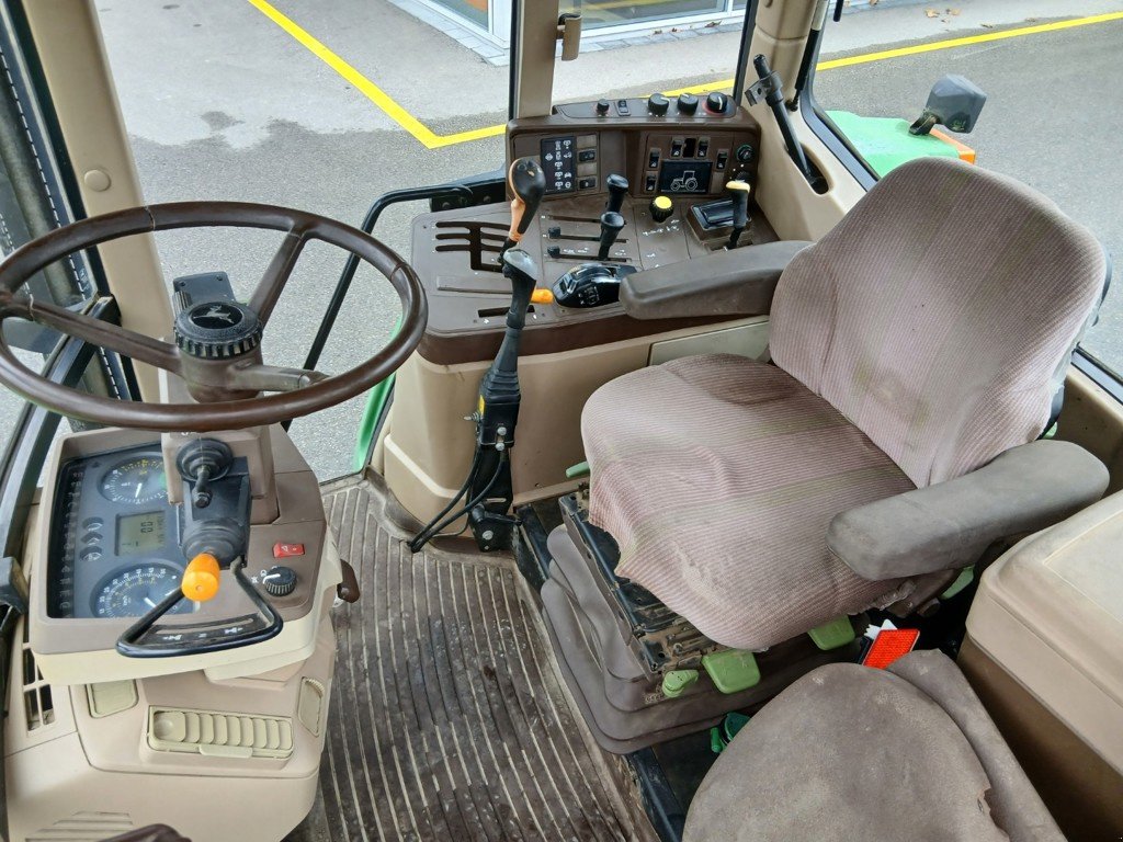 Traktor типа John Deere 6510, Gebrauchtmaschine в Lengnau (Фотография 2)