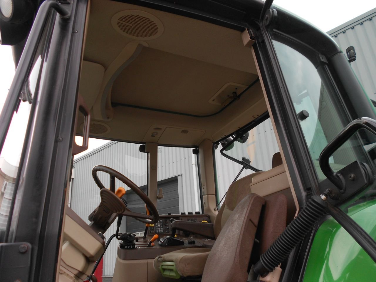 Traktor van het type John Deere 6520, Gebrauchtmaschine in Oirschot (Foto 9)