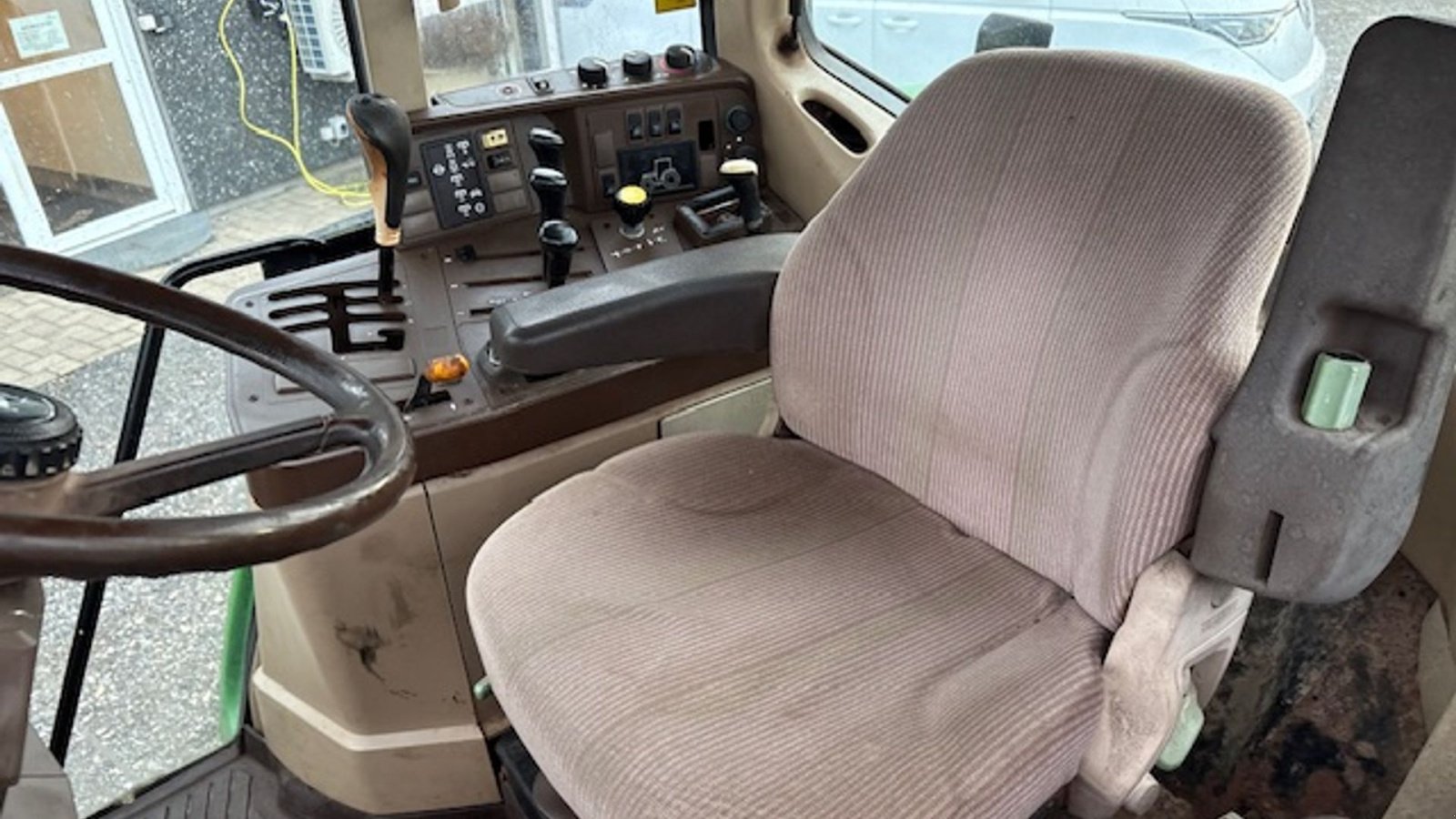 Traktor typu John Deere 6610 m/Frontlift PQ GEAR, Gebrauchtmaschine v Dronninglund (Obrázek 13)