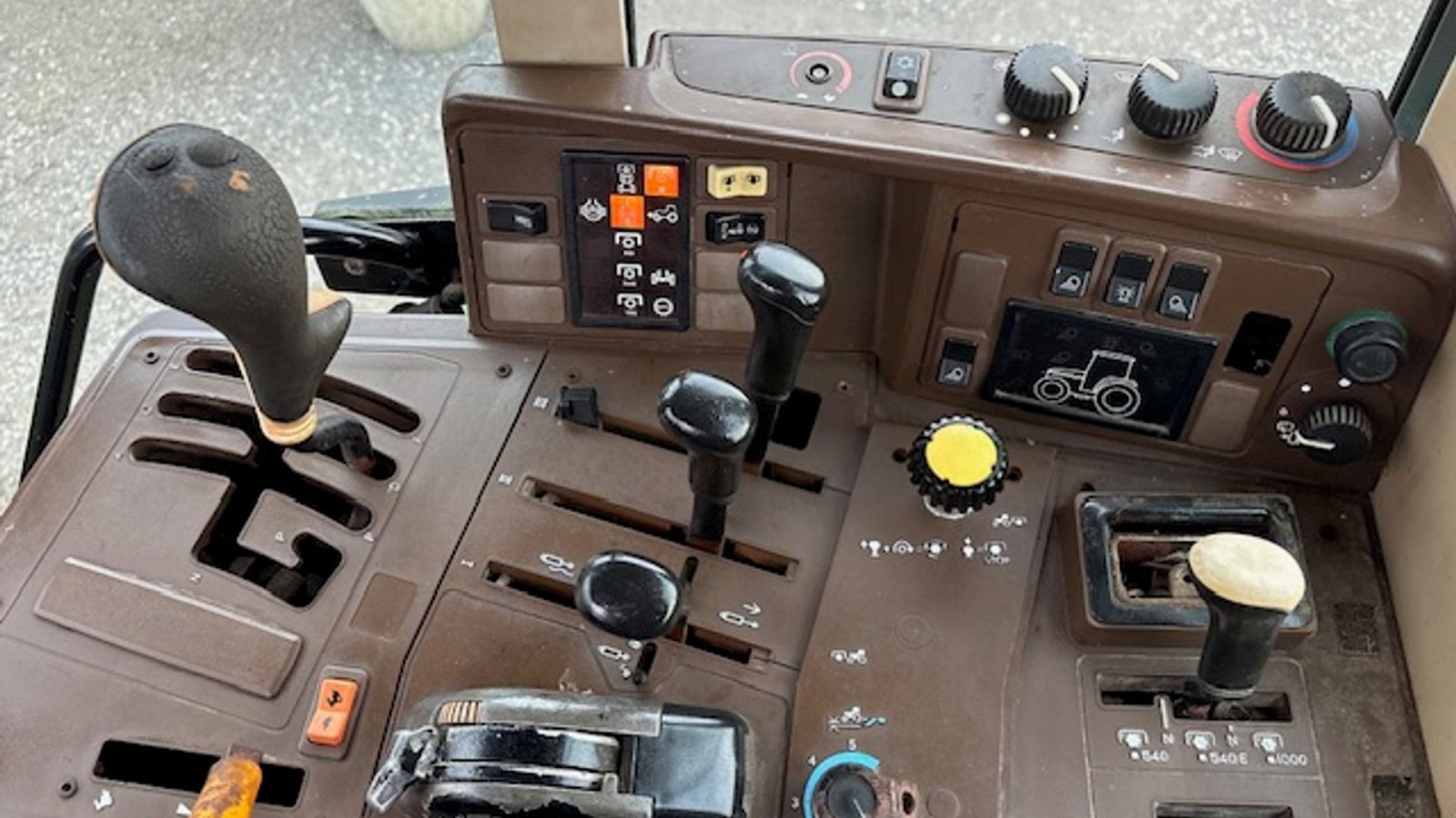 Traktor des Typs John Deere 6610 m/Frontlift PQ GEAR, Gebrauchtmaschine in Dronninglund (Bild 18)